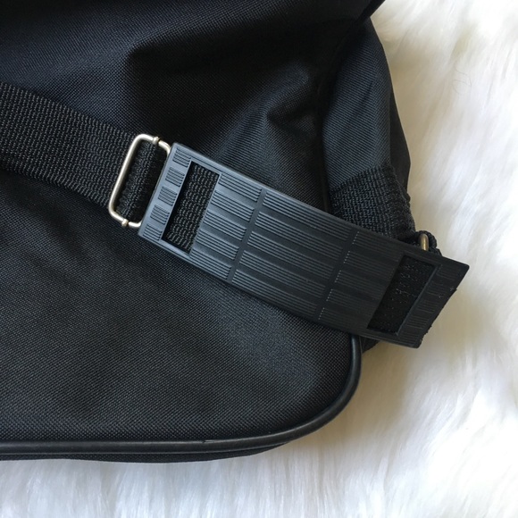 Verdi Black Canvas Laptop Messenger Bag - Picture 6 of 8